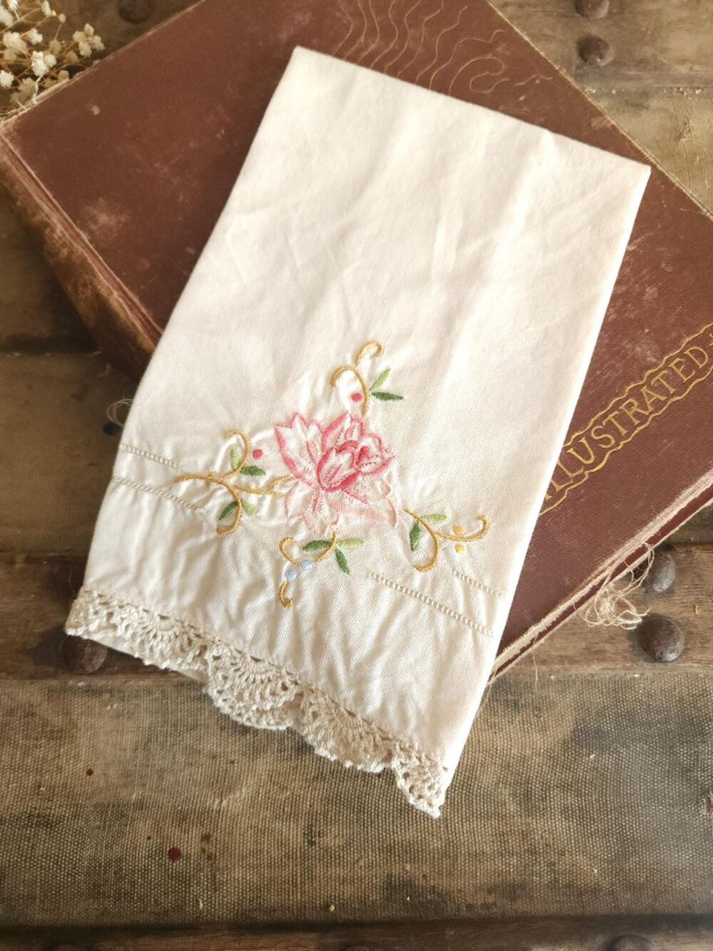 Vintage 1940s 1950s Tea Towel, Off White Linen with Embroidered Flowers Fingerti